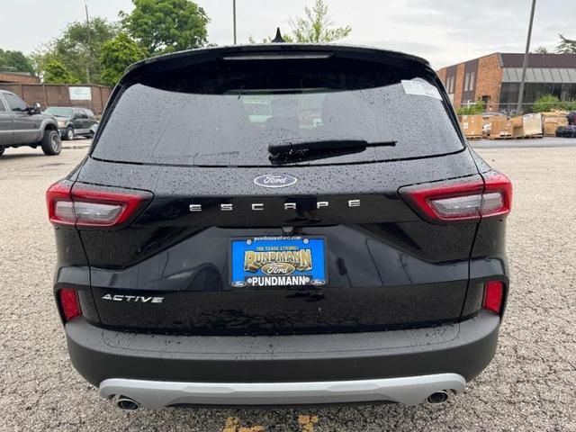 Photo of 2025 Agate Black Metallic Ford Escape