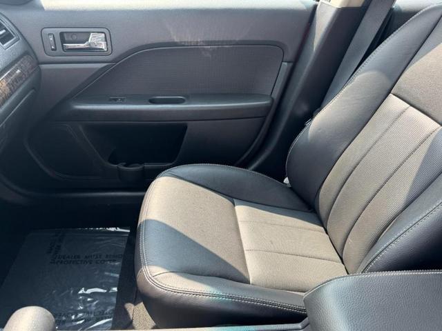 Photo of 2006 Vivid Red Metallic Mercury Milan