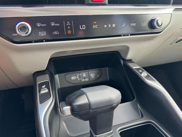 Photo of 2025 Glacial White Pearl Kia Sorento