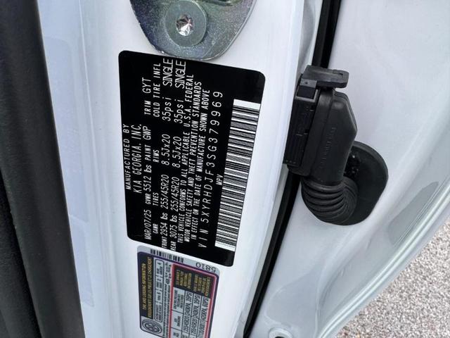 Photo of 2025 Glacial White Pearl Kia Sorento