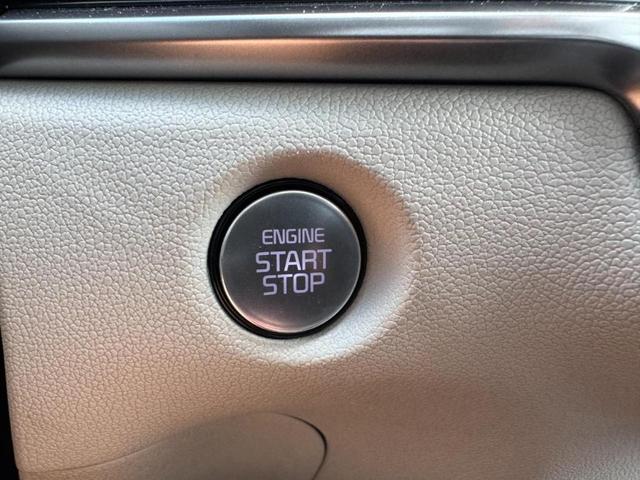 Photo of 2025 Glacial White Pearl Kia Sorento