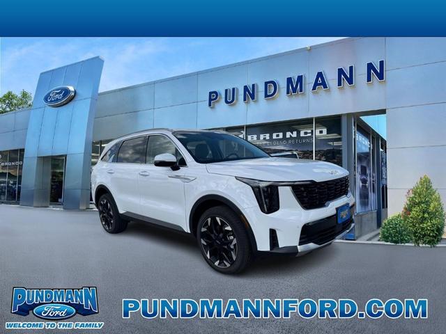 Photo of 2025 Glacial White Pearl Kia Sorento