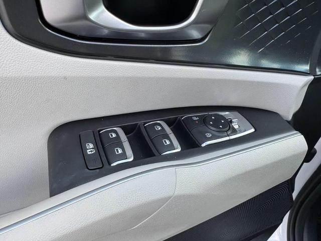 Photo of 2025 Glacial White Pearl Kia Sorento
