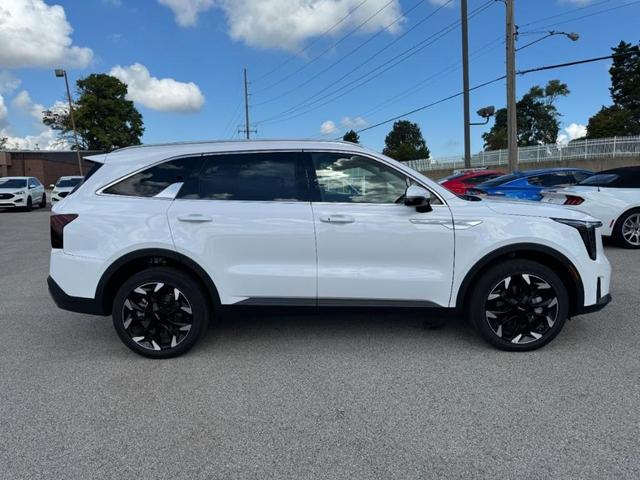 Photo of 2025 Glacial White Pearl Kia Sorento