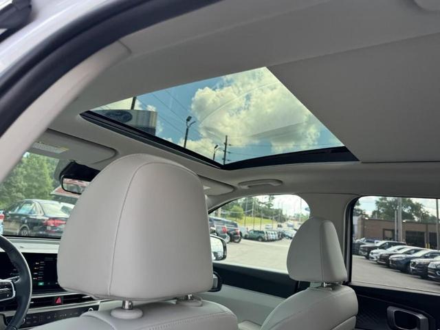 Photo of 2025 Glacial White Pearl Kia Sorento