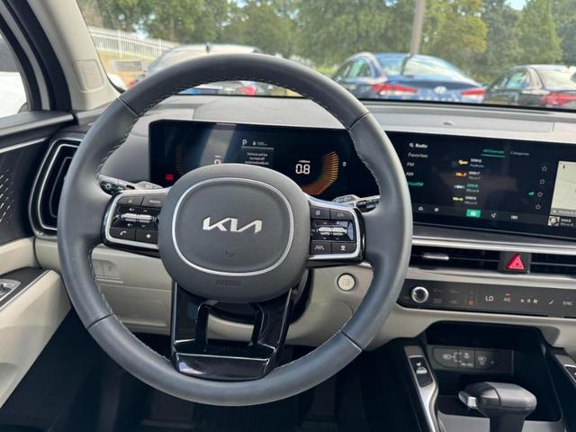 Photo of 2025 Glacial White Pearl Kia Sorento
