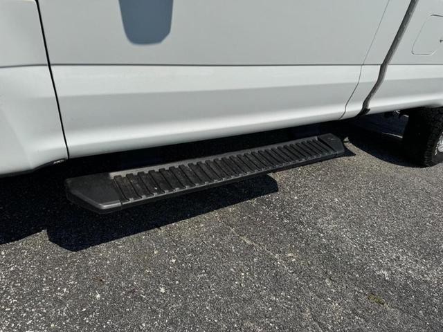 Photo of 2017 Oxford White Ford F-350
