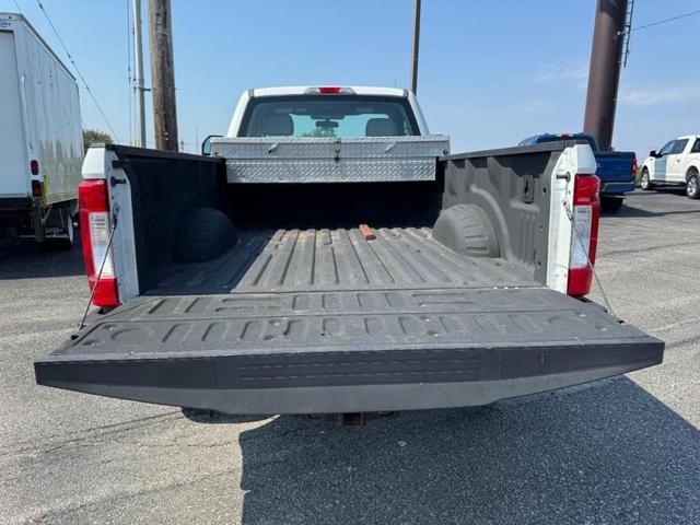 Photo of 2017 Oxford White Ford F-350