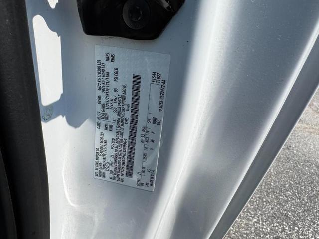 Photo of 2017 Oxford White Ford F-350