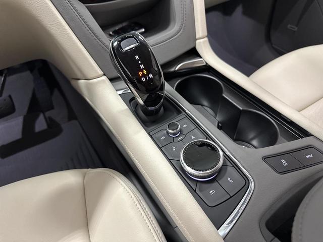 Photo of 2025 Emerald Lake Metallic Cadillac XT6