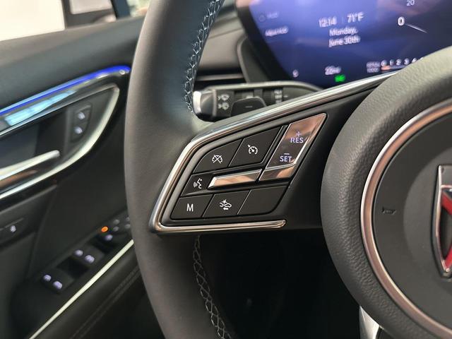 Photo of 2025 White Frost Tricoat Buick Envision