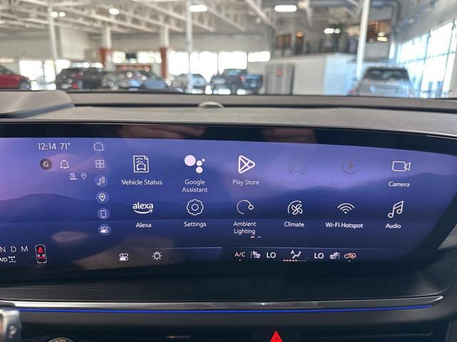 Photo of 2025 White Frost Tricoat Buick Envision