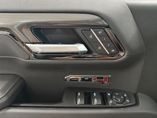 Photo of 2025 Summit White GMC Sierra 1500