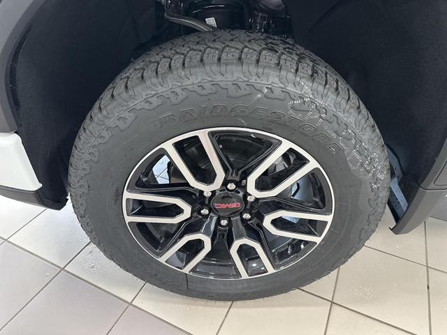 Photo of 2025 Summit White GMC Sierra 1500