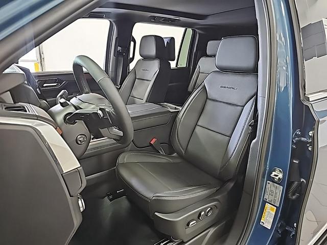 Photo of 2025 Downpour Metallic GMC Yukon XL