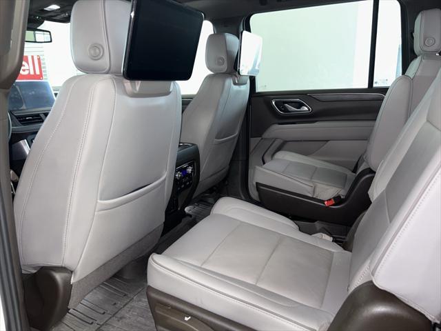 Photo of 2023 White Frost Tricoat GMC Yukon XL