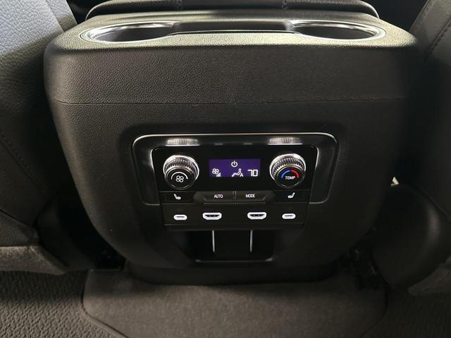 Photo of 2024 White Frost Tricoat GMC Yukon XL