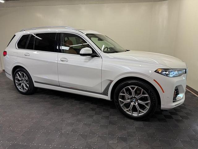 Photo of 2022 Mineral White Metallic BMW X7