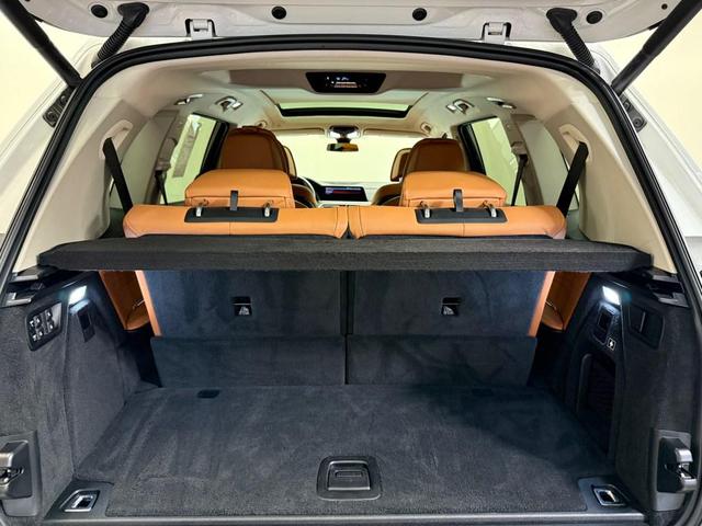 Photo of 2022 Mineral White Metallic BMW X7