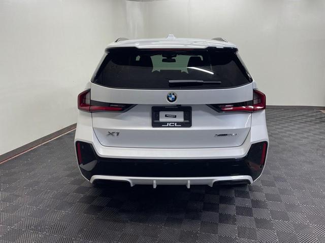 Photo of 2023 MINERAL WHITE BMW X1