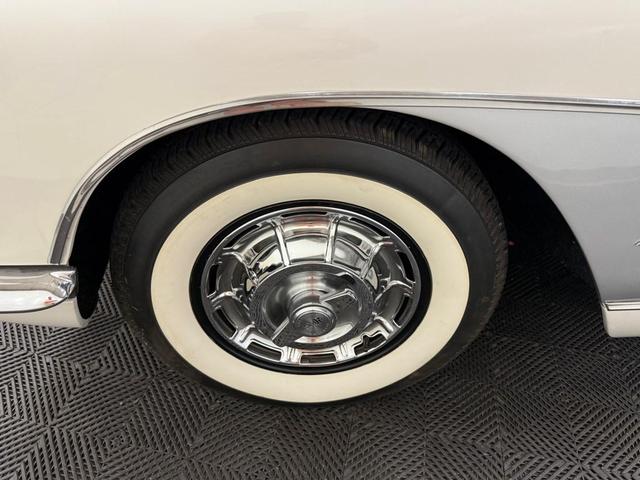 Photo of 1959 WHITE Chevrolet Corvette