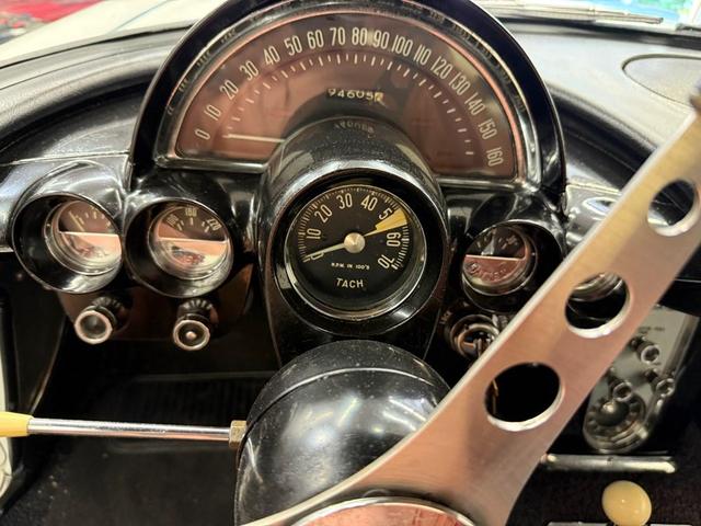 Photo of 1959 WHITE Chevrolet Corvette