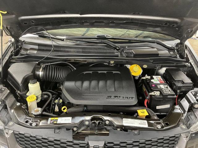 Photo of 2019 Granite Pearlcoat Dodge Grand Caravan