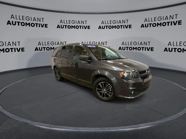 Photo of 2019 Granite Pearlcoat Dodge Grand Caravan