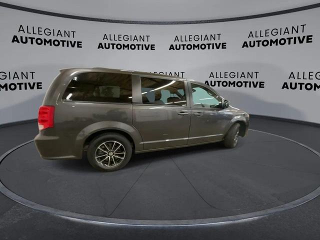 Photo of 2019 Granite Pearlcoat Dodge Grand Caravan