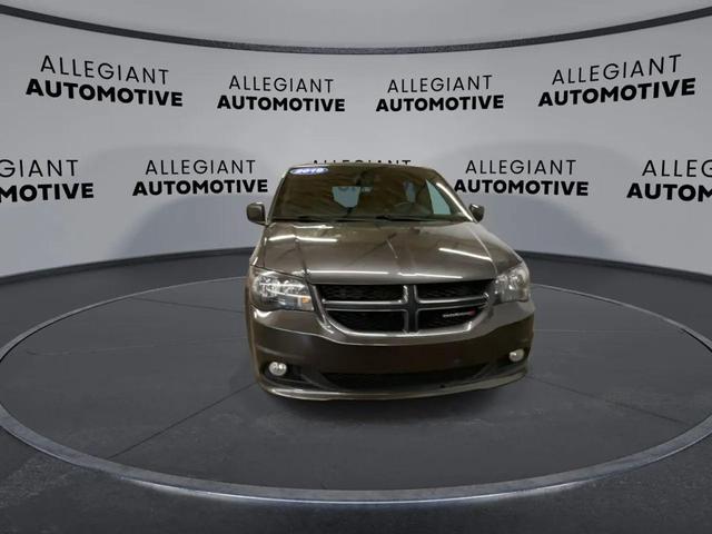 Photo of 2019 Granite Pearlcoat Dodge Grand Caravan