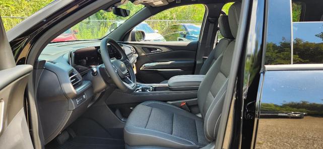Photo of 2026 Mosaic Black Metallic Chevrolet Traverse