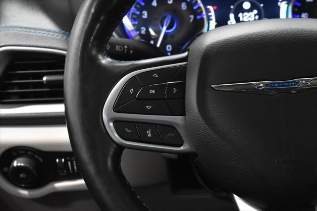 Photo of 2021 Bright White Clearcoat Chrysler Pacifica