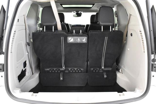 Photo of 2021 Bright White Clearcoat Chrysler Pacifica