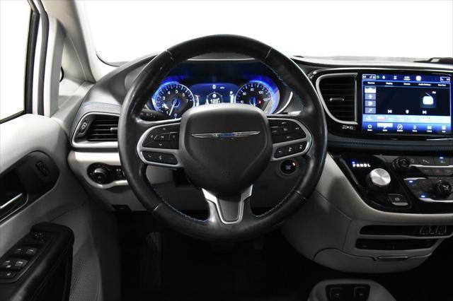 Photo of 2021 Bright White Clearcoat Chrysler Pacifica