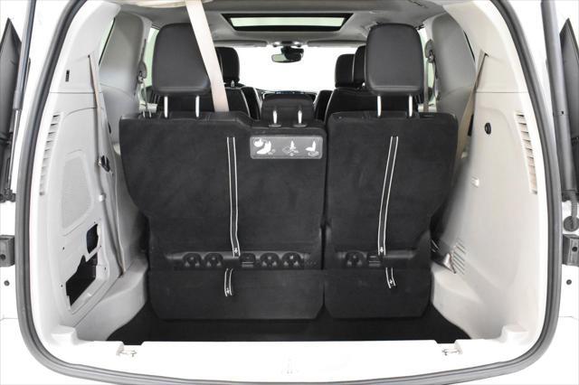 Photo of 2021 Bright White Clearcoat Chrysler Pacifica