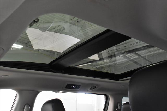 Photo of 2021 Bright White Clearcoat Chrysler Pacifica