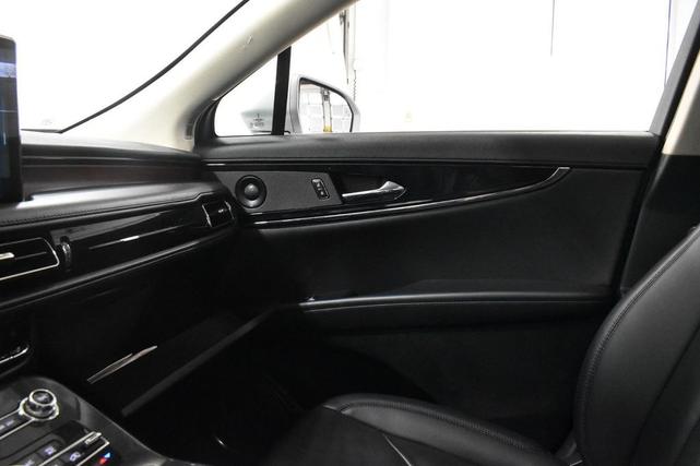 Photo of 2023 Silver Radiance Metallic Clearcoat Lincoln Nautilus