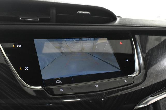 Photo of 2021 Crystal White Tricoat Cadillac XT6