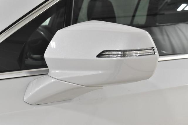 Photo of 2021 Crystal White Tricoat Cadillac XT6