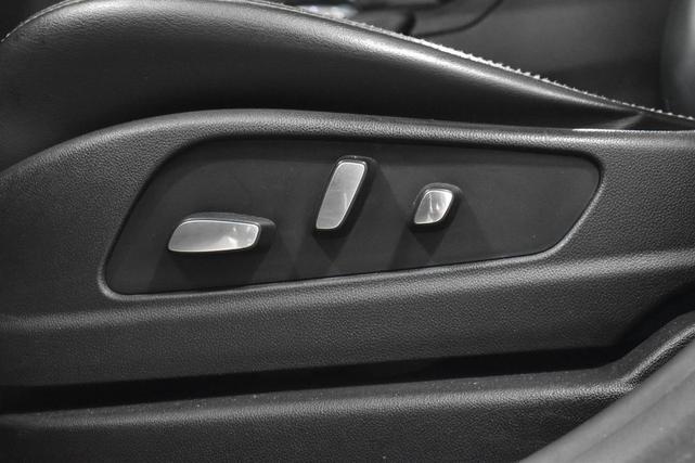 Photo of 2021 Crystal White Tricoat Cadillac XT6