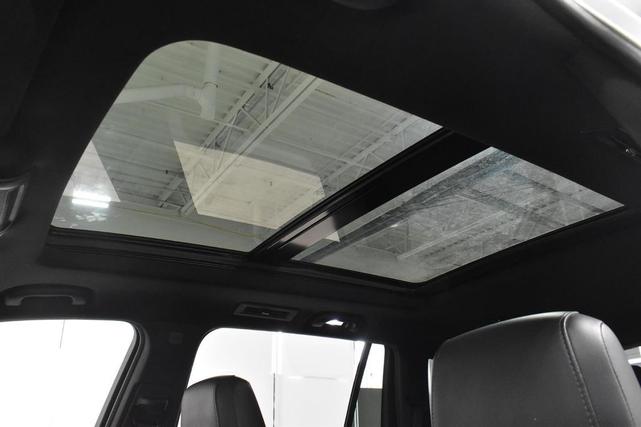 Photo of 2021 Crystal White Tricoat Cadillac XT6