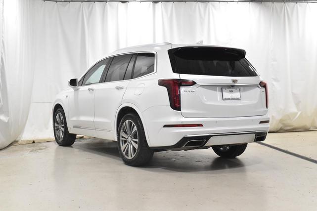 Photo of 2021 Crystal White Tricoat Cadillac XT6