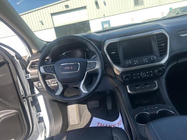 Photo of 2023 White Frost Tricoat GMC Acadia