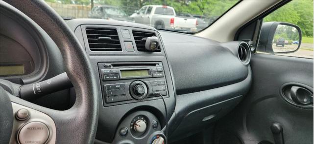 Photo of 2013 Brilliant Silver Metallic Nissan Versa