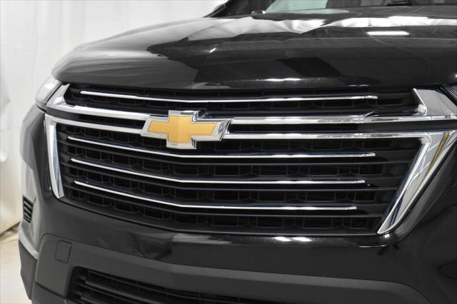Photo of 2023 Mosaic Black Metallic Chevrolet Traverse