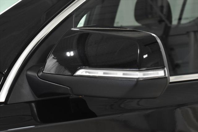 Photo of 2023 Mosaic Black Metallic Chevrolet Traverse