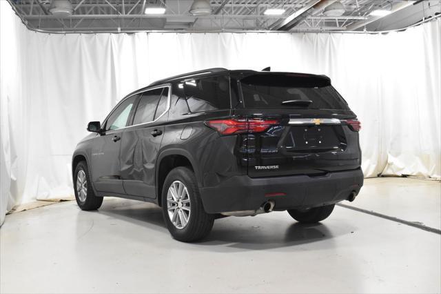 Photo of 2023 Mosaic Black Metallic Chevrolet Traverse