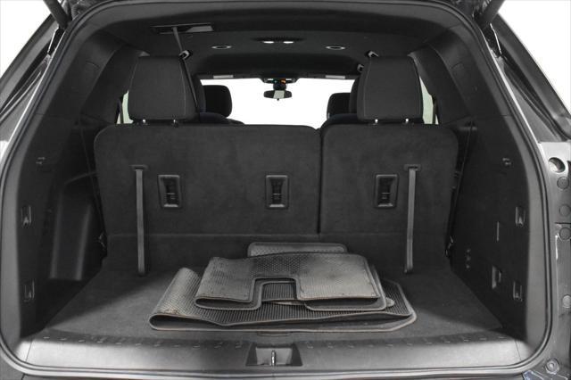 Photo of 2023 Mosaic Black Metallic Chevrolet Traverse
