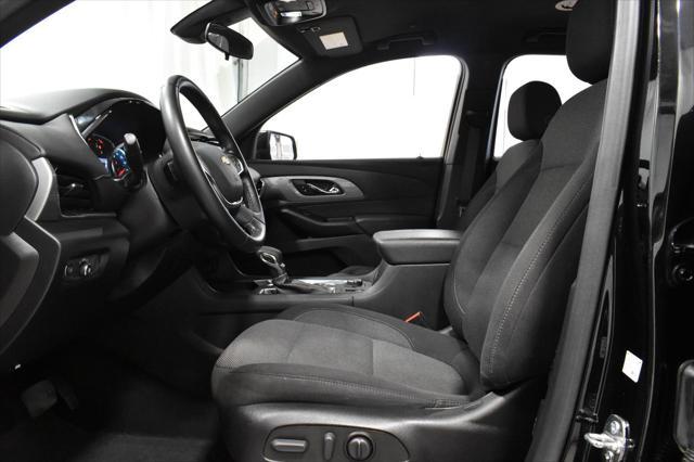 Photo of 2023 Mosaic Black Metallic Chevrolet Traverse