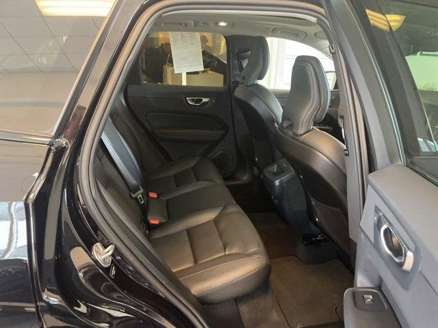 Photo of 2024 Onyx Black Metallic Volvo XC60